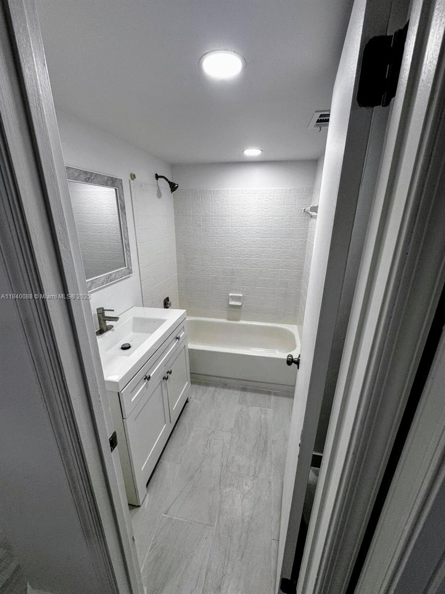 LAKEWOOD VILLAGE - Residential Lease