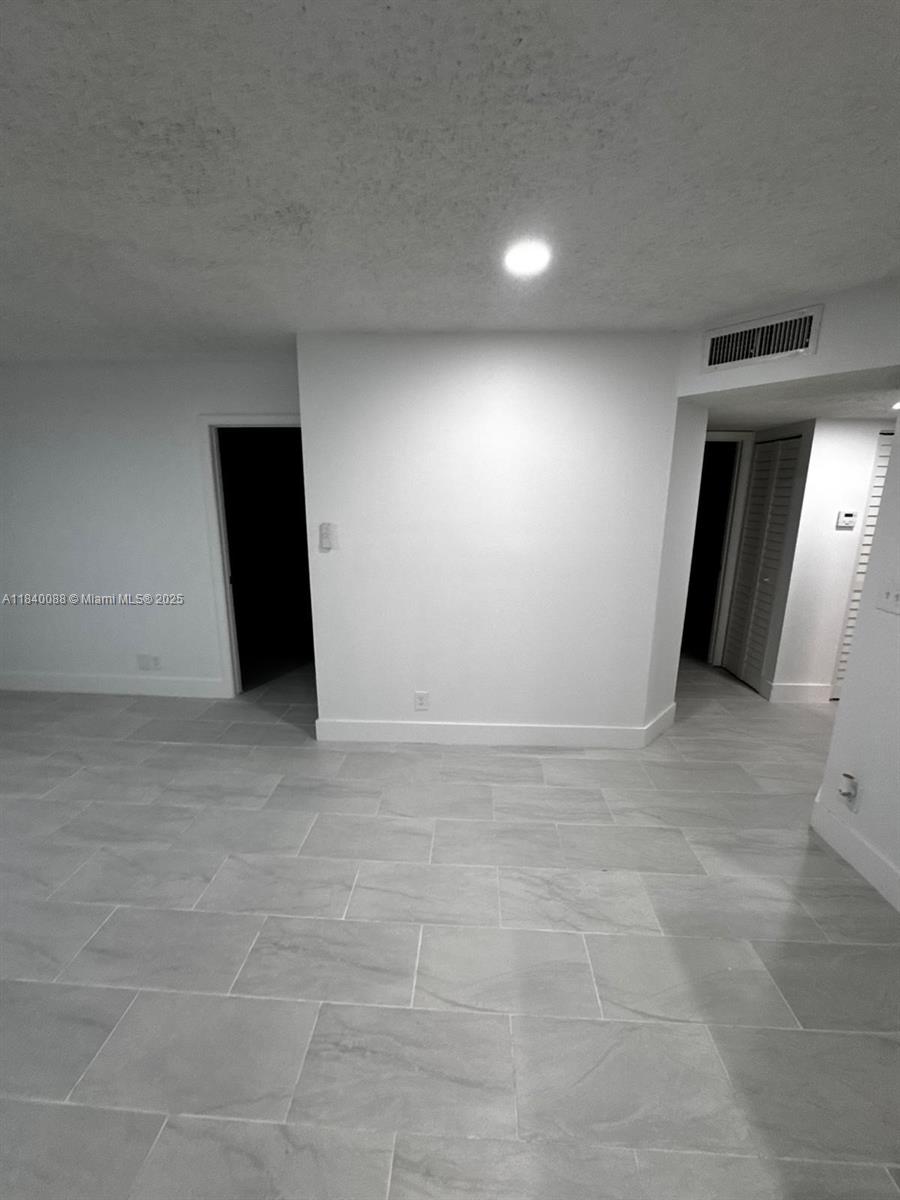 LAKEWOOD VILLAGE - Residential Lease
