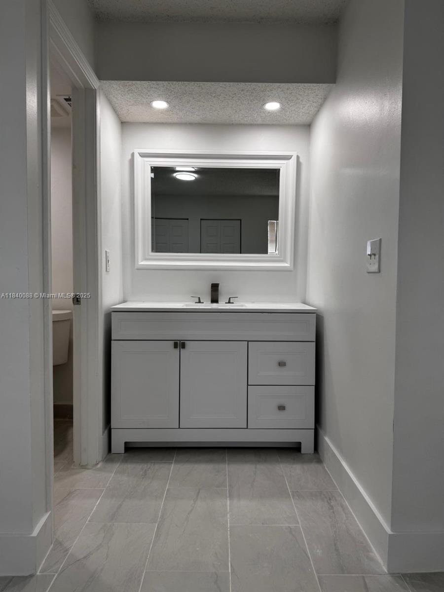 LAKEWOOD VILLAGE - Residential Lease