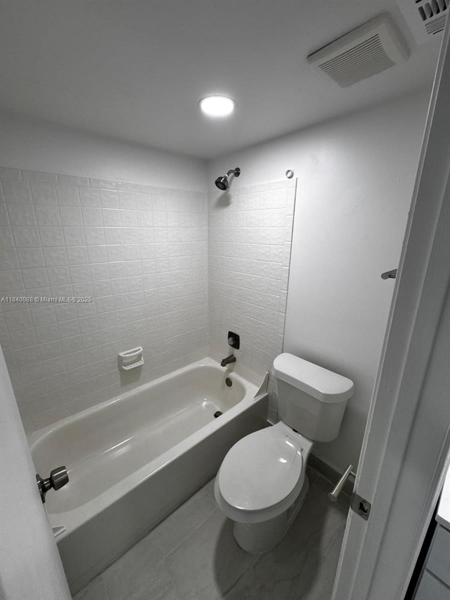 LAKEWOOD VILLAGE - Residential Lease