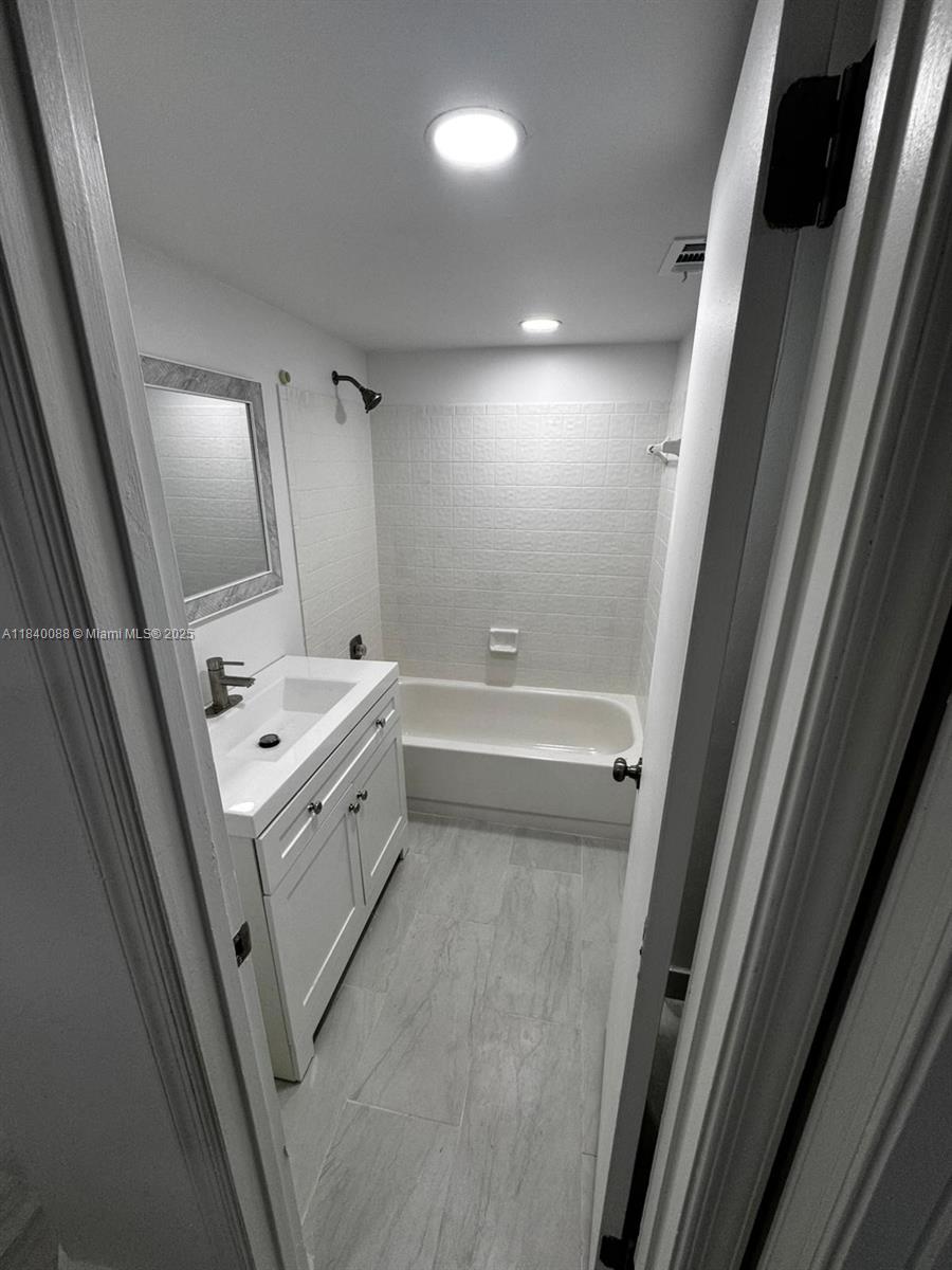 LAKEWOOD VILLAGE - Residential Lease