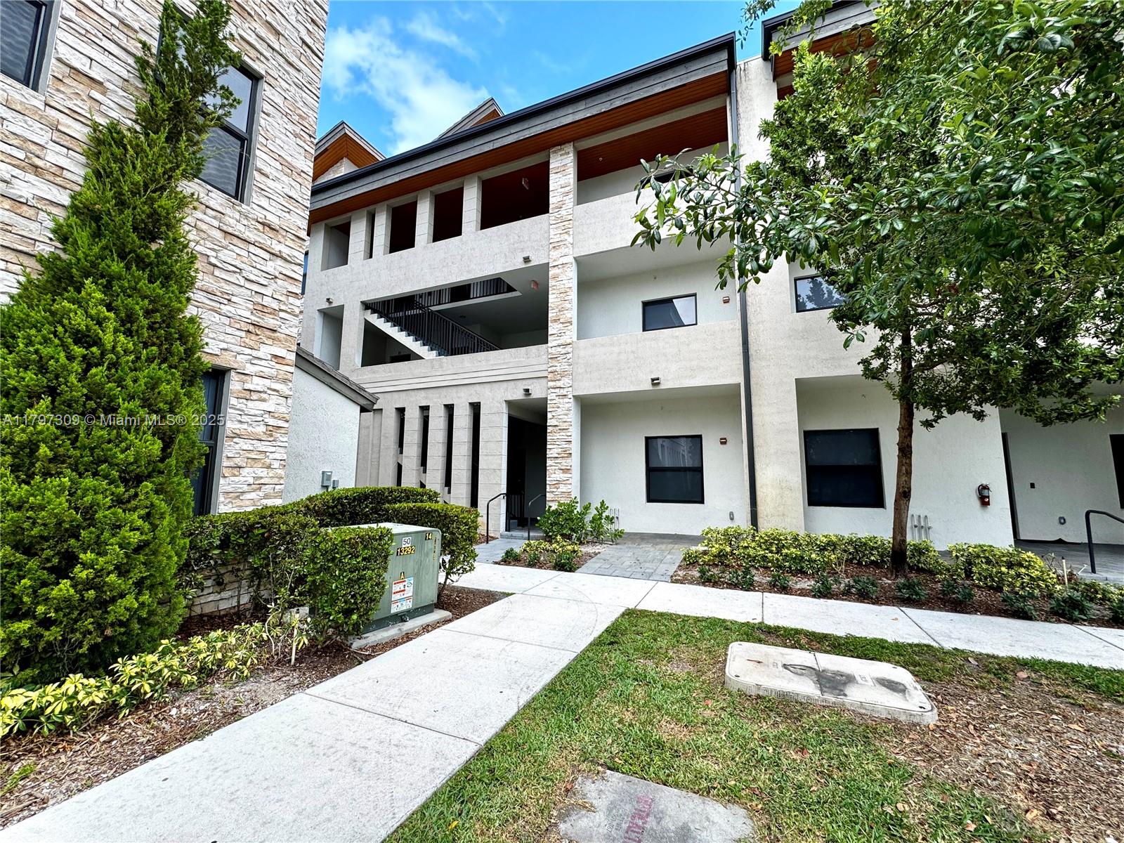 APEX AT PARK CENTRAL COND - Residential