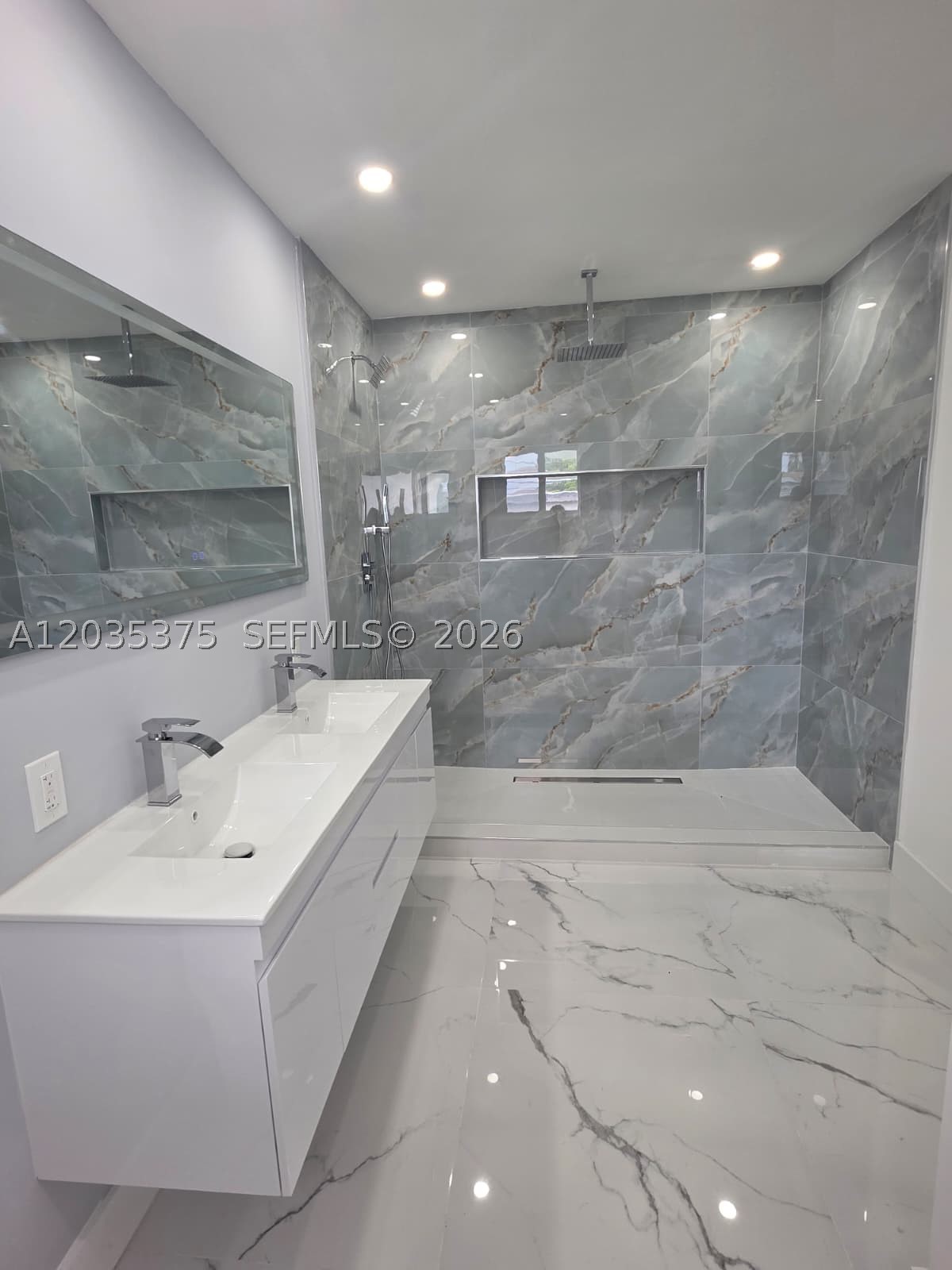 HOME OWNERS PARADISE - Residential