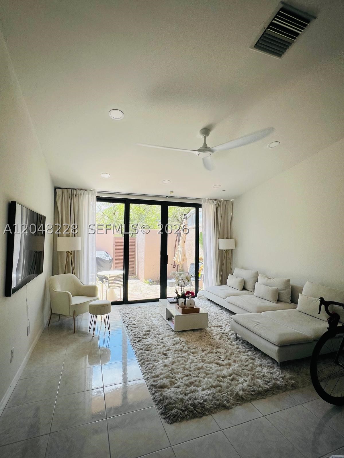 PEMBROKE LAKES SECTION SE - Residential Lease