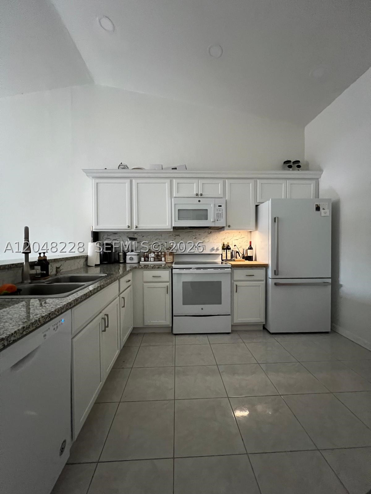 PEMBROKE LAKES SECTION SE - Residential Lease