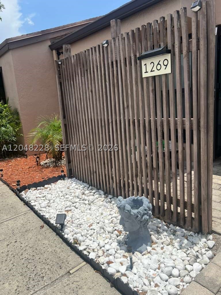 PEMBROKE LAKES SECTION SE - Residential Lease