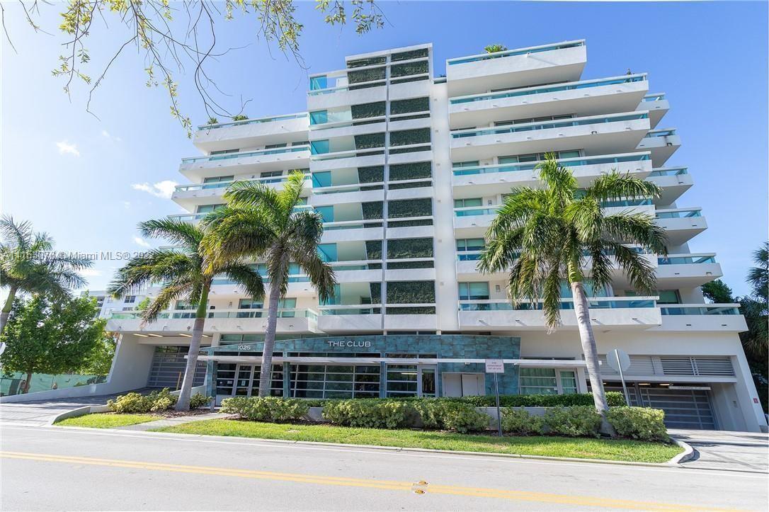 Resort style, boutique building with 2 bedrooms + 2 bathrooms plus a den, located in Bay Harbor Islands. New construction completed in 2015. 2 parking spaces. Close to the shops at Bal Harbour, South Beach and the Miami International Airport. very attractive place to live and work.