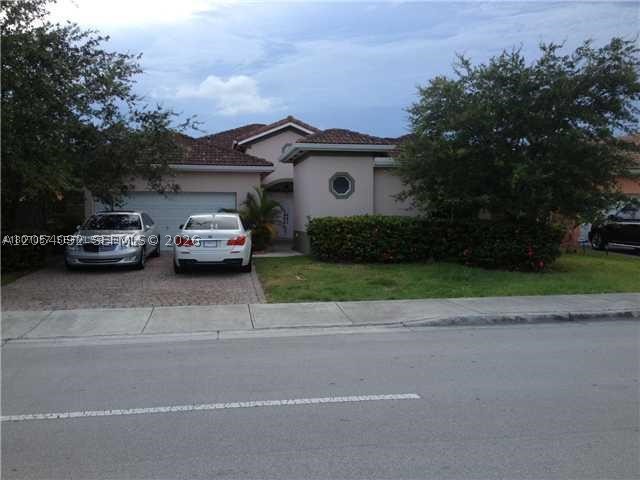 READY TO MOVE IN! BEAUTIFUL HOUSE WITH HUGE MASTER & CLOSETS