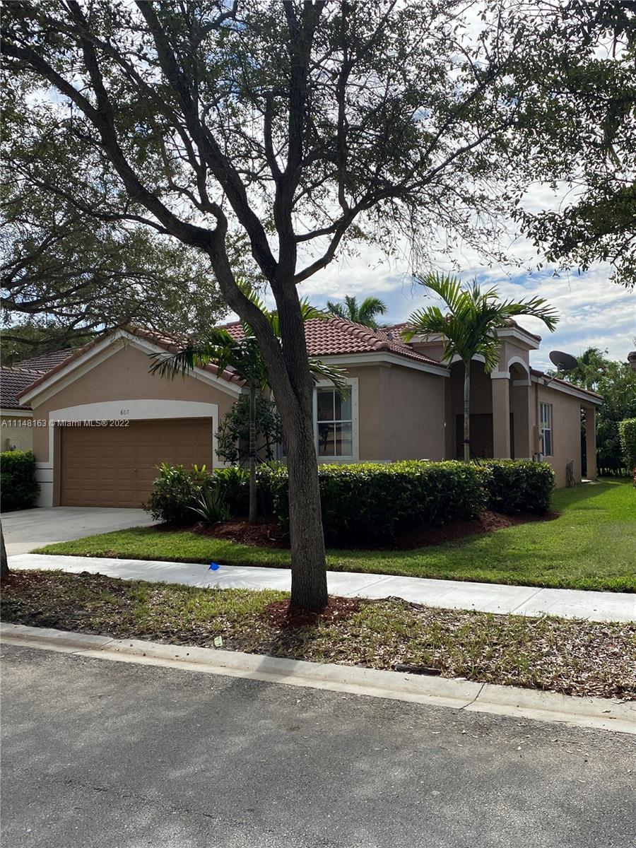 Live in this Beautiful single family in Savanna at Weston, 3 Bed / 2 Bath with  new Tile Floor Throughout in the Living Area & Bedrooms and just fresh painted, SS appliances, open Living Space, Vault Ceiling, Split Bedrooms, Walking Closet in the Master bedroom, space for outdoor entertainment. Savanna is a community with pool with water slide, fantastic clubhouse, soccer field, basketball court, playground and more.  It's conveniently located near A+ rated schools and I-75. No HOA Approval.