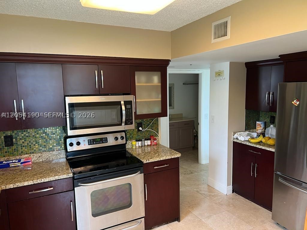 PARC CENTRAL AVENTURA SOU - Residential Lease