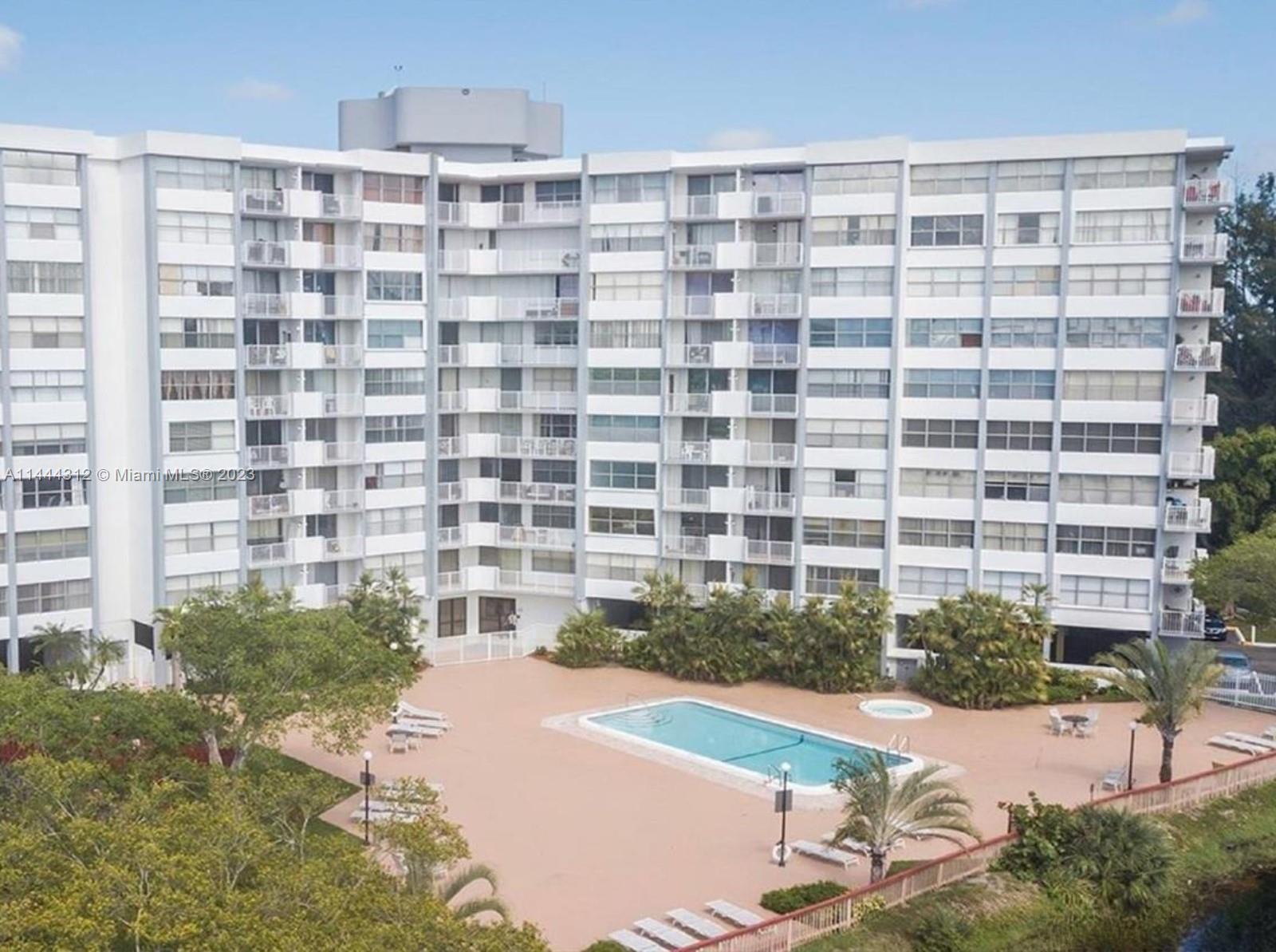 Amazing 2 bedrooms 2 baths unit, large master bedroom with glass. This unit features a modern kitchen with premium stainless steel appliances, huge walking closets in the master bedroom, and larger bathrooms in perfect condition. Enjoy amazing views from any room or enjoy the serenity from the balcony. Hurricane Shutter. Conveniently located close to Aventura Mall with popular stores and restaurants. Easy access to Interstate 95.