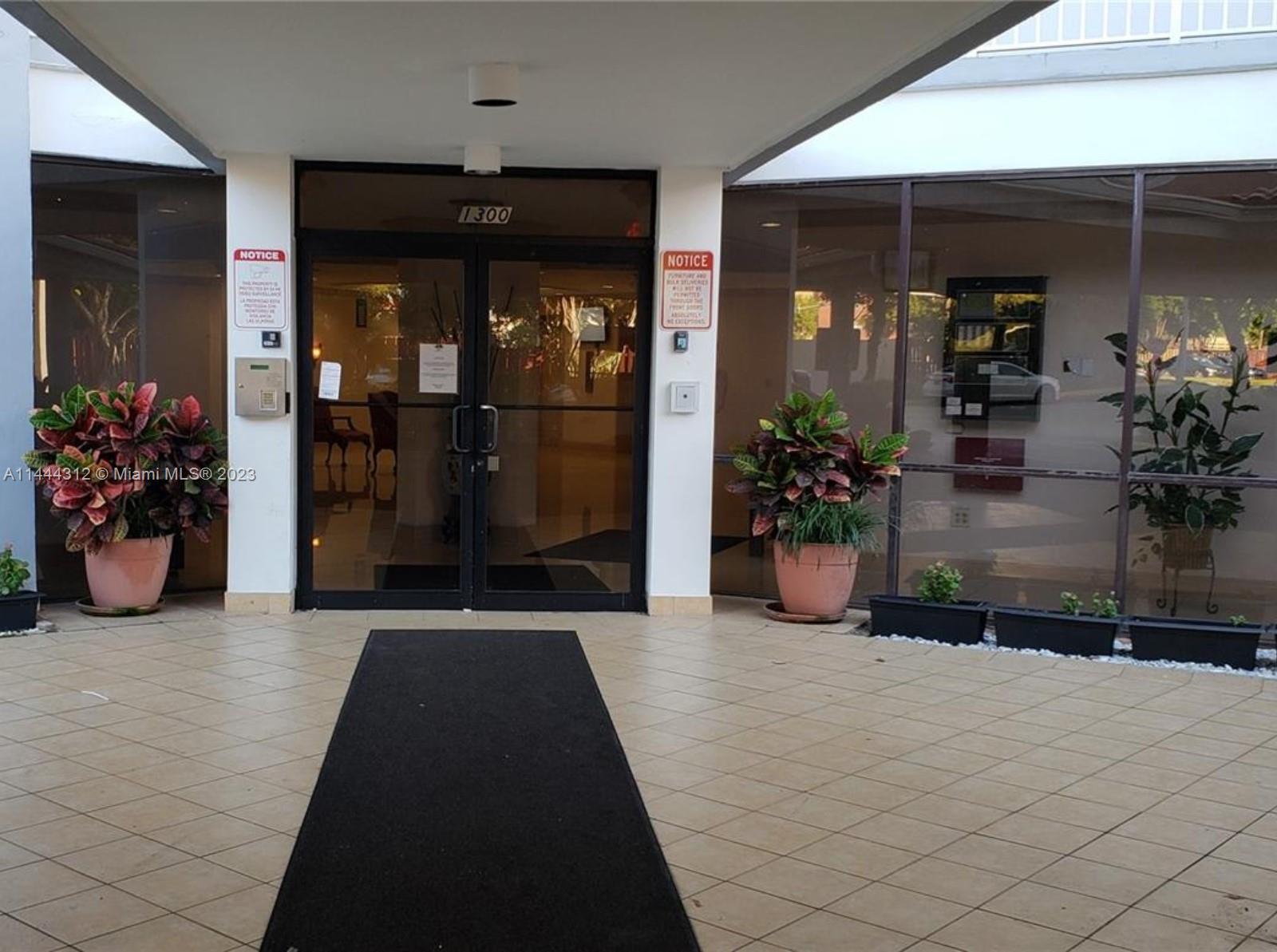 WILSHIRE CONDO - Residential Lease