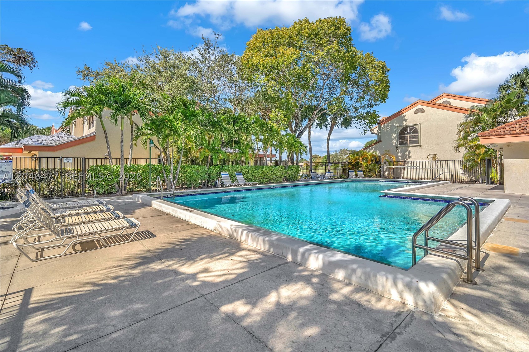 EMERALD OAKS 2 CONDO - Residential
