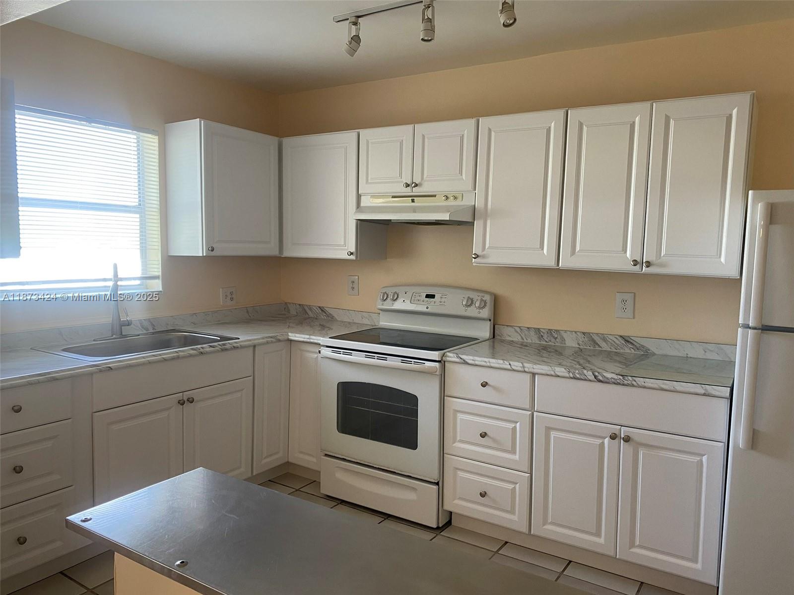 LA PLACIDA SECTION 1 COND - Residential