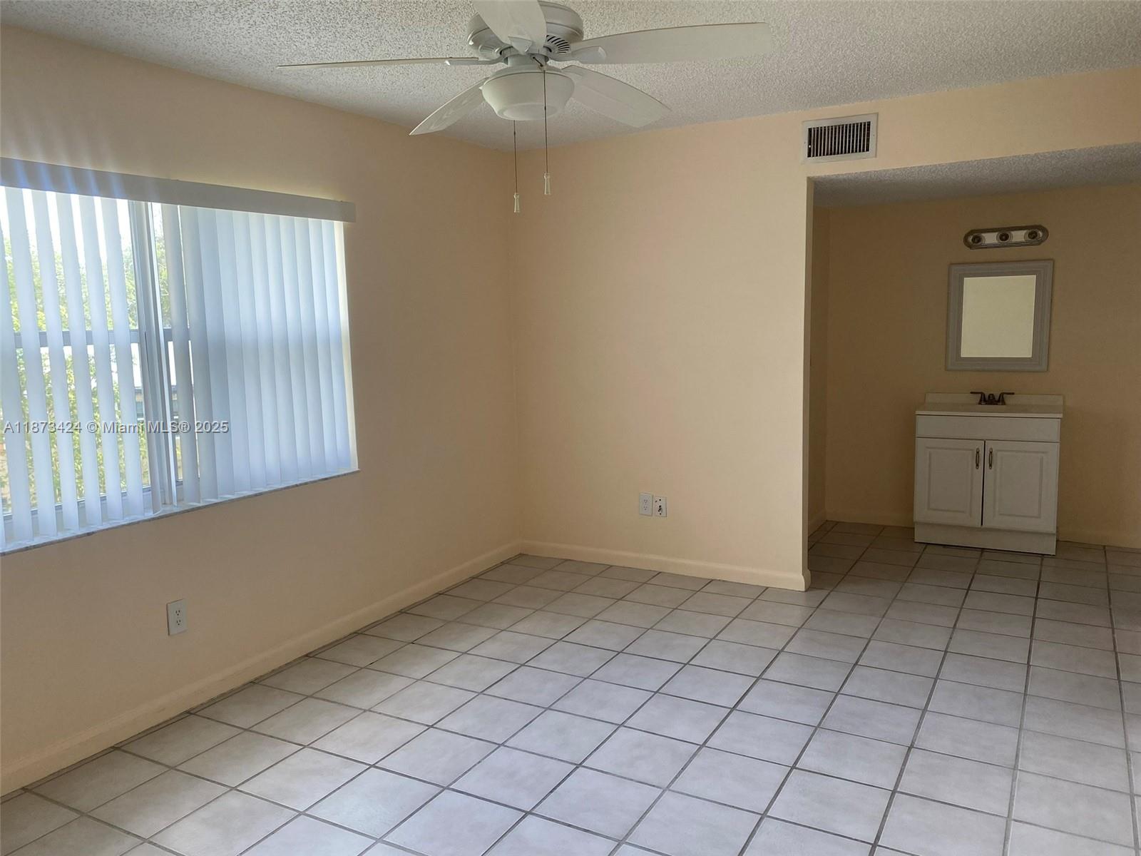 LA PLACIDA SECTION 1 COND - Residential