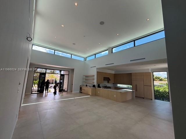 AVIATION COUNTRY CLUB 1ST - Residential