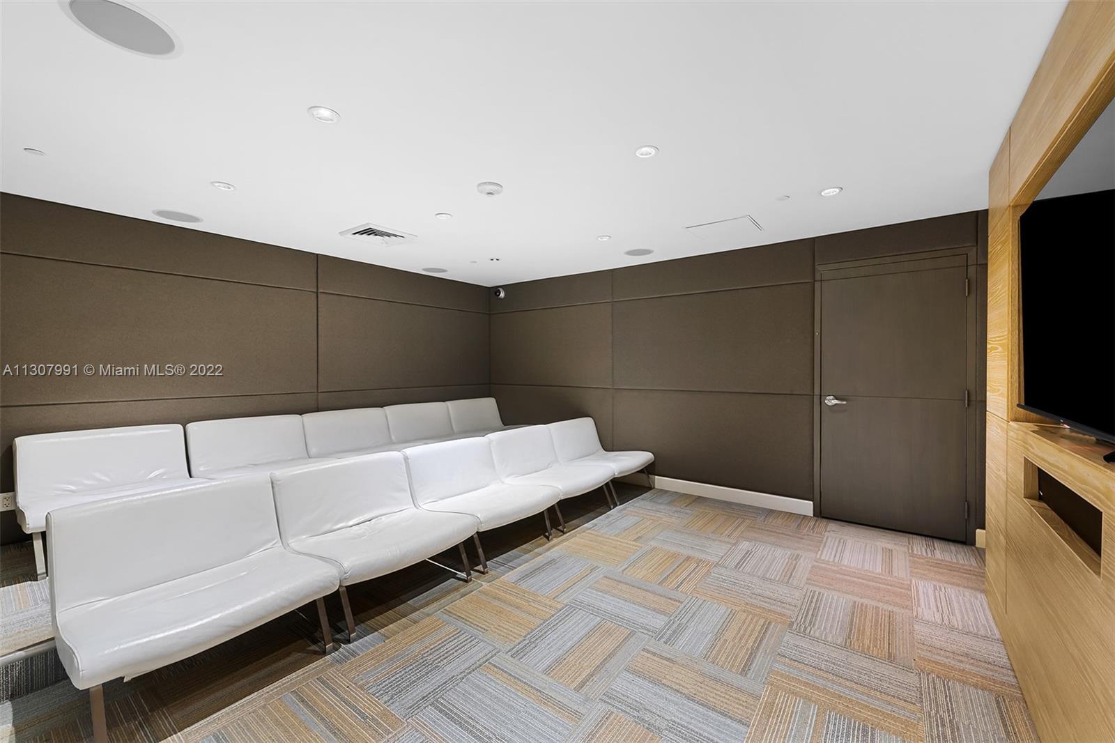 THE PLAZA 901 BRICKELL CO - Residential Lease