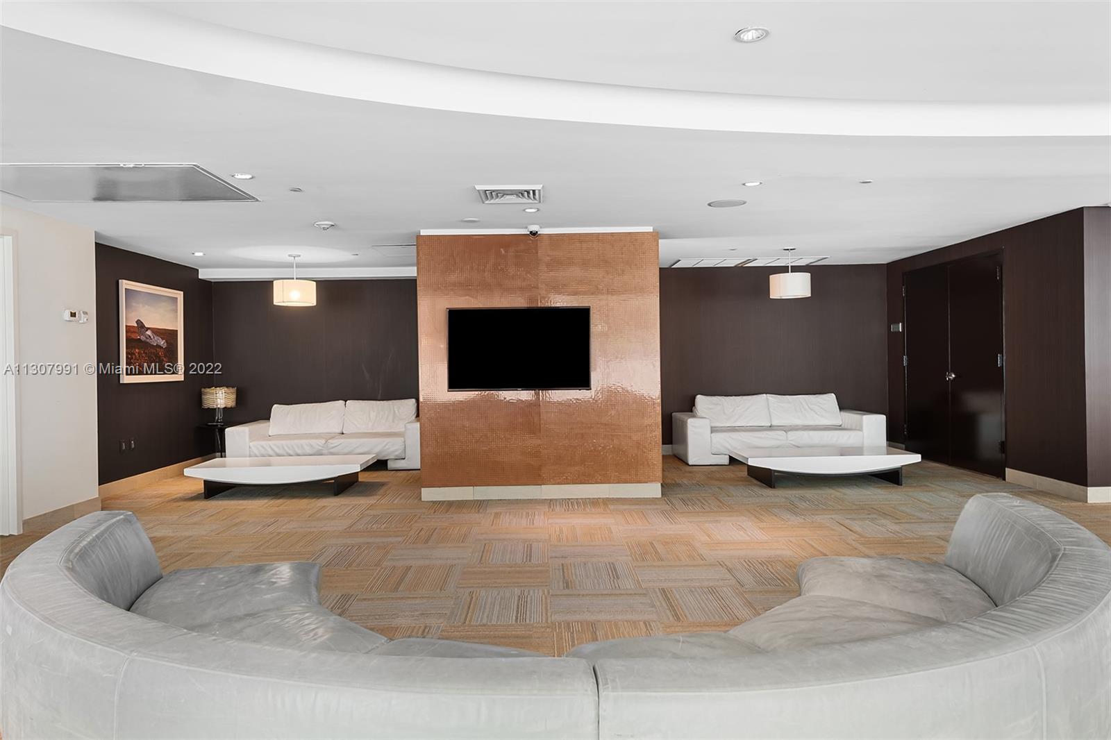THE PLAZA 901 BRICKELL CO - Residential Lease