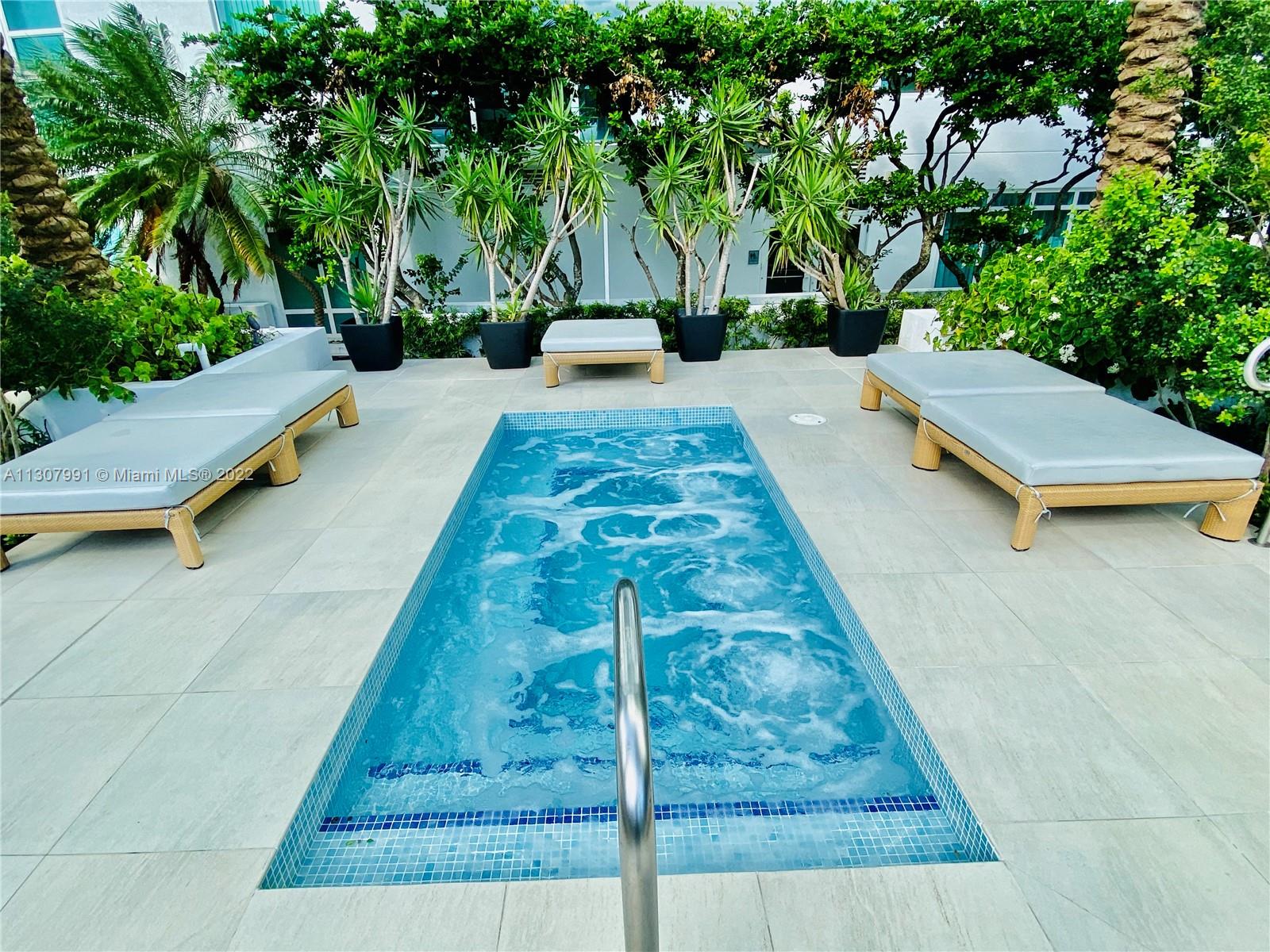 THE PLAZA 901 BRICKELL CO - Residential Lease