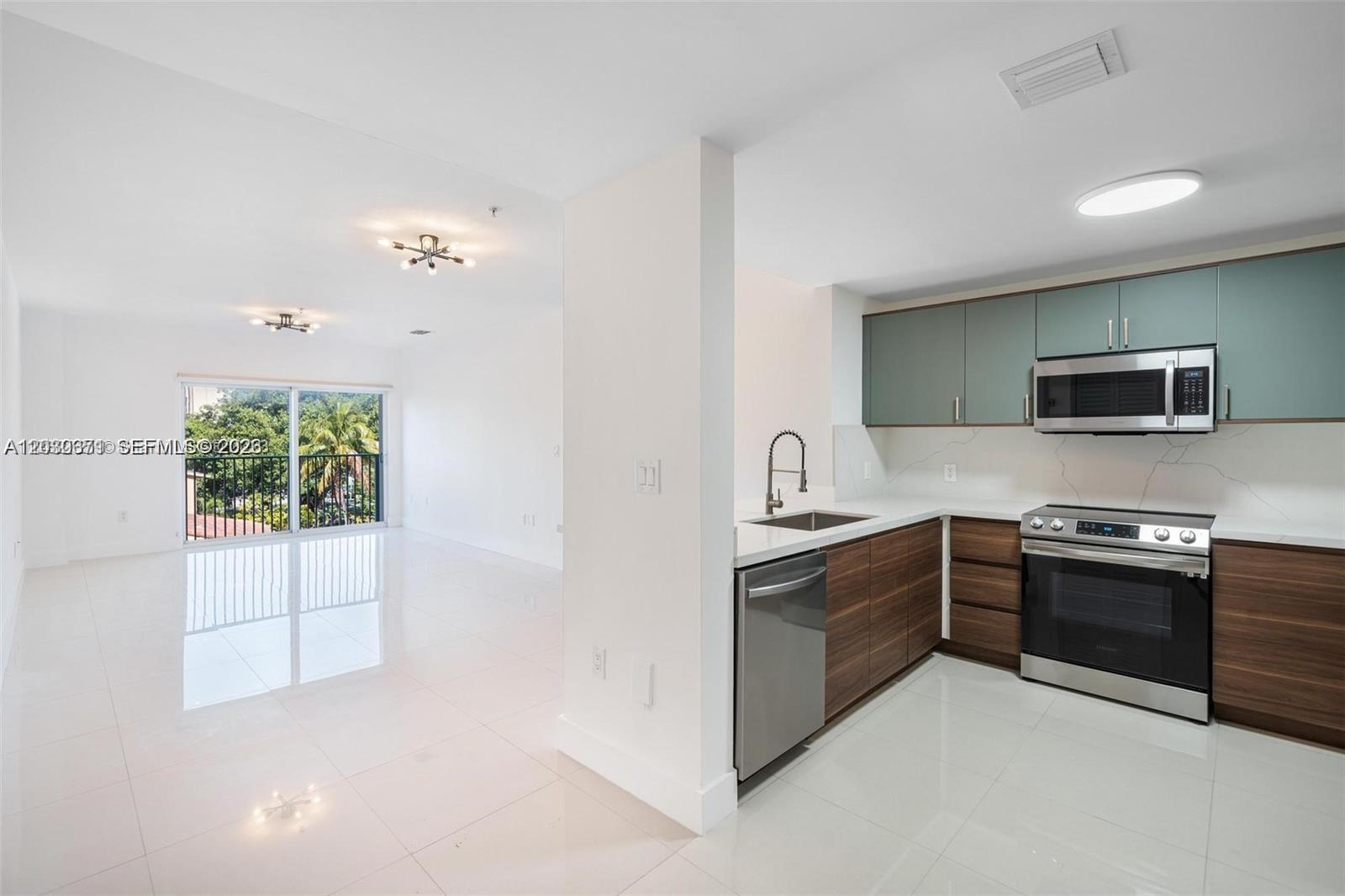 SHAMROCK BY THE GABLES CO - Residential Lease