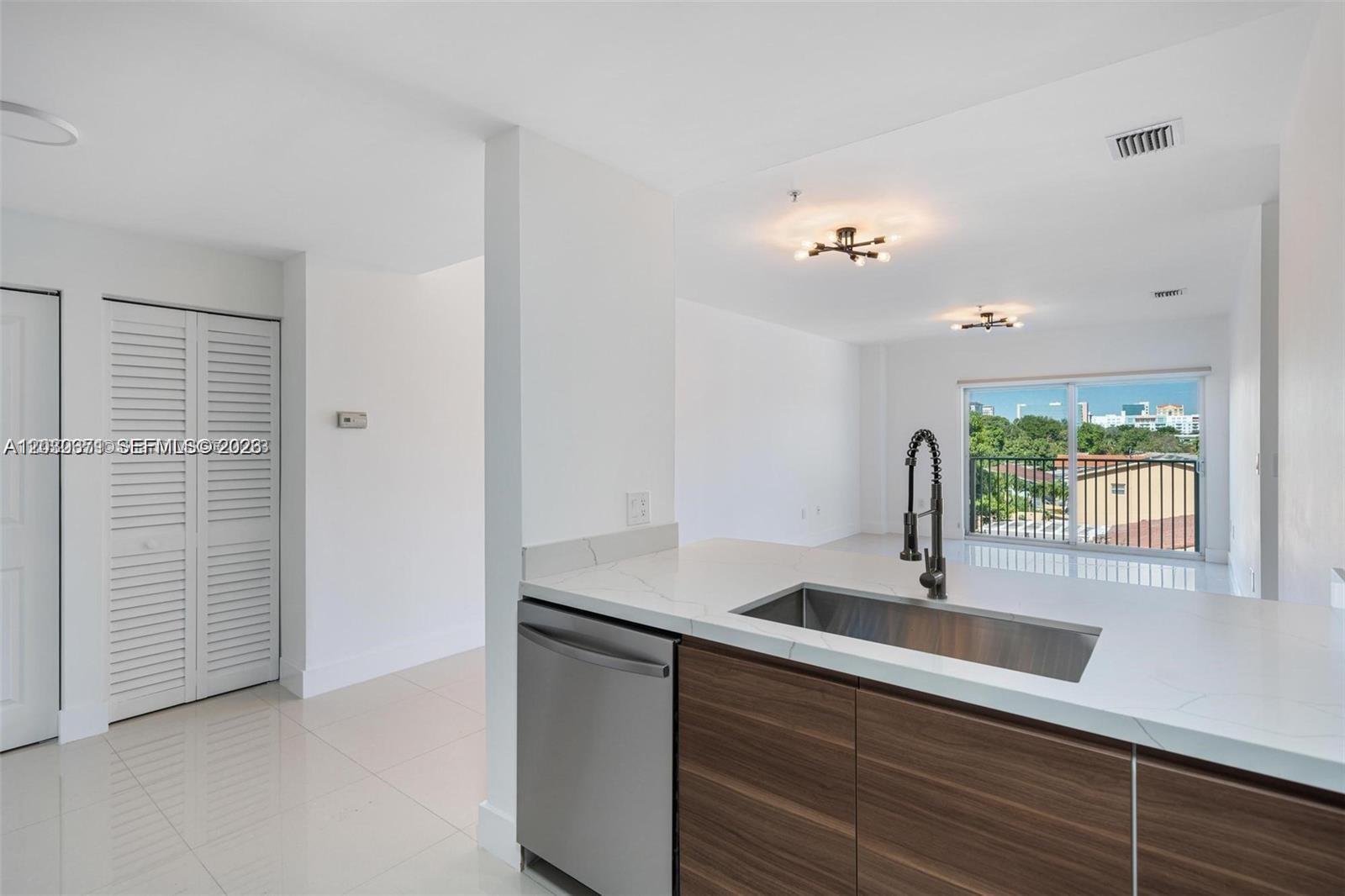 SHAMROCK BY THE GABLES CO - Residential Lease