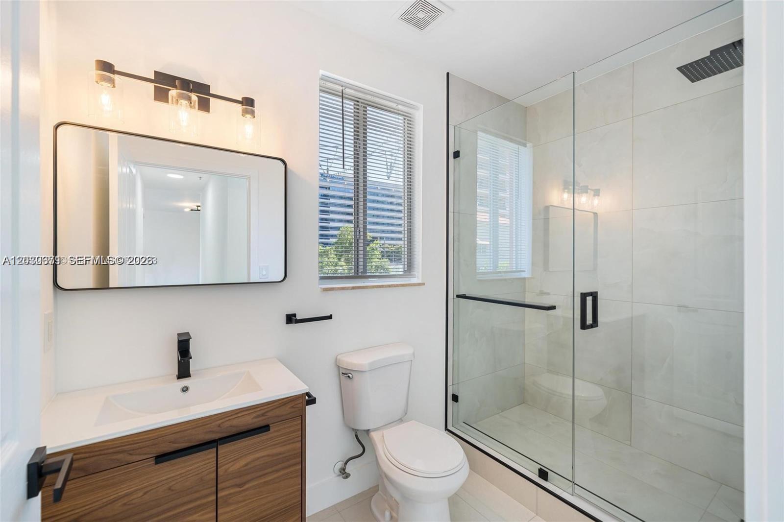 SHAMROCK BY THE GABLES CO - Residential Lease