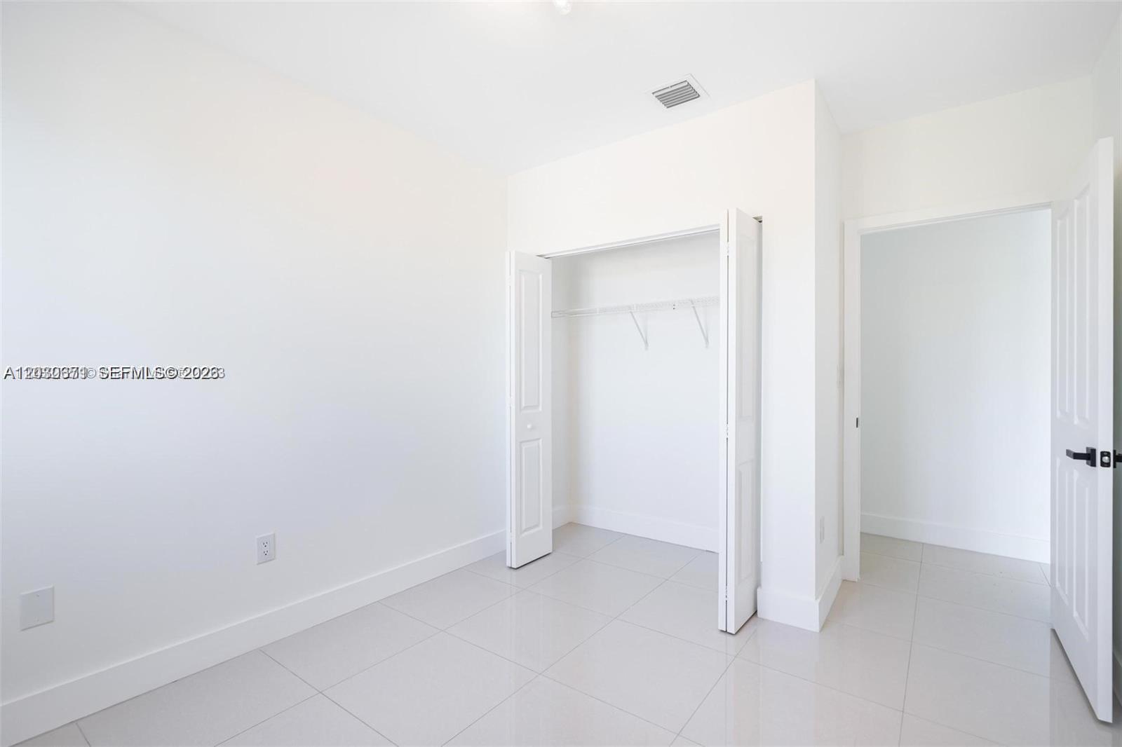 SHAMROCK BY THE GABLES CO - Residential Lease