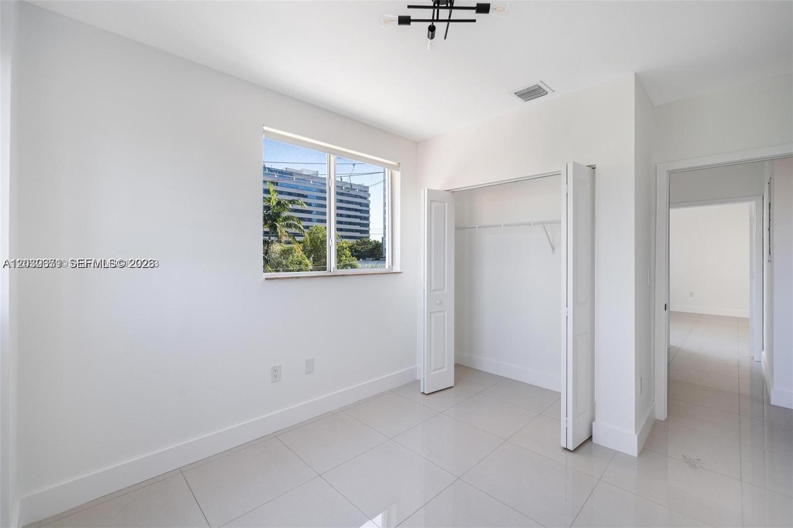 SHAMROCK BY THE GABLES CO - Residential Lease