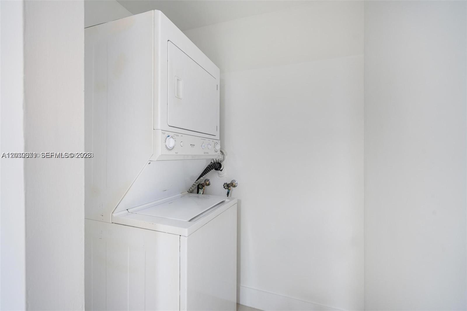 SHAMROCK BY THE GABLES CO - Residential Lease