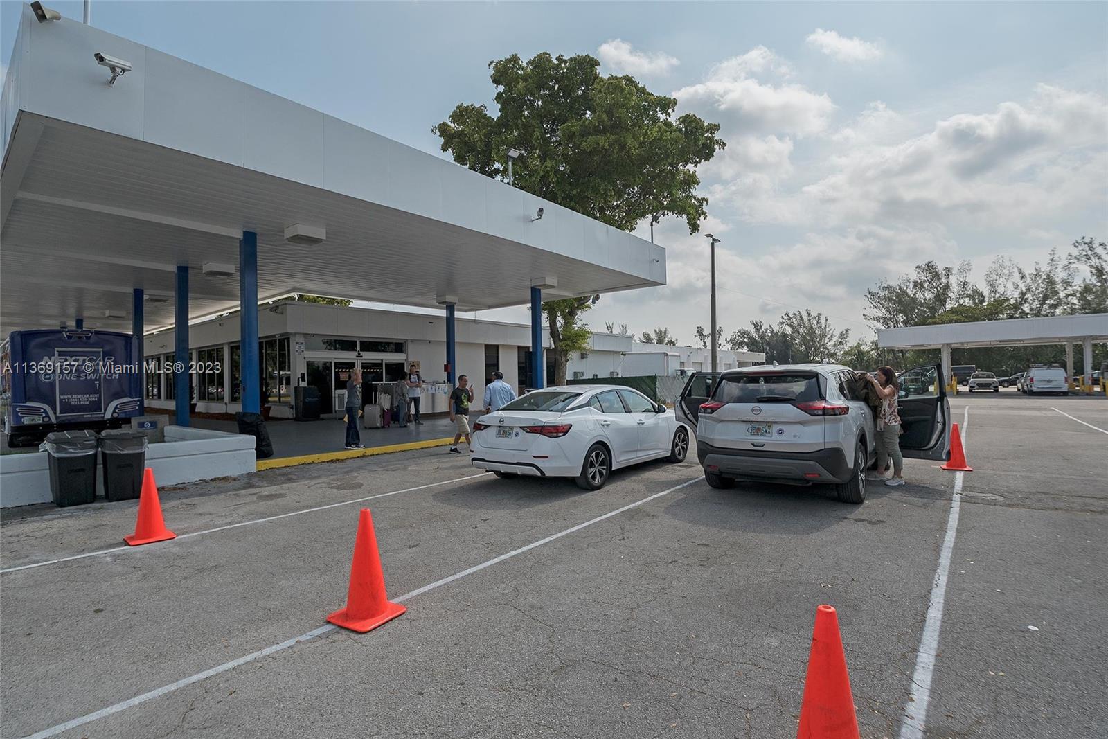 Share Counter Space for Lease Within A Rent-a-Car Building company, Unique counter semi-private space in a share habitat of a rental Car Building, Closest to Miami Airport, Rental car countertop with backoffice and  Parking Space, corporate and executive look and feel,  24 hours open buildings every day, Lease Offering 4ft lineal of counter, 300sf of back-office, 20 parking spot./ services optional for an additional cost can be added (24 hrs bus shuttler, carwash, etc.) Txt or msj Listing agent