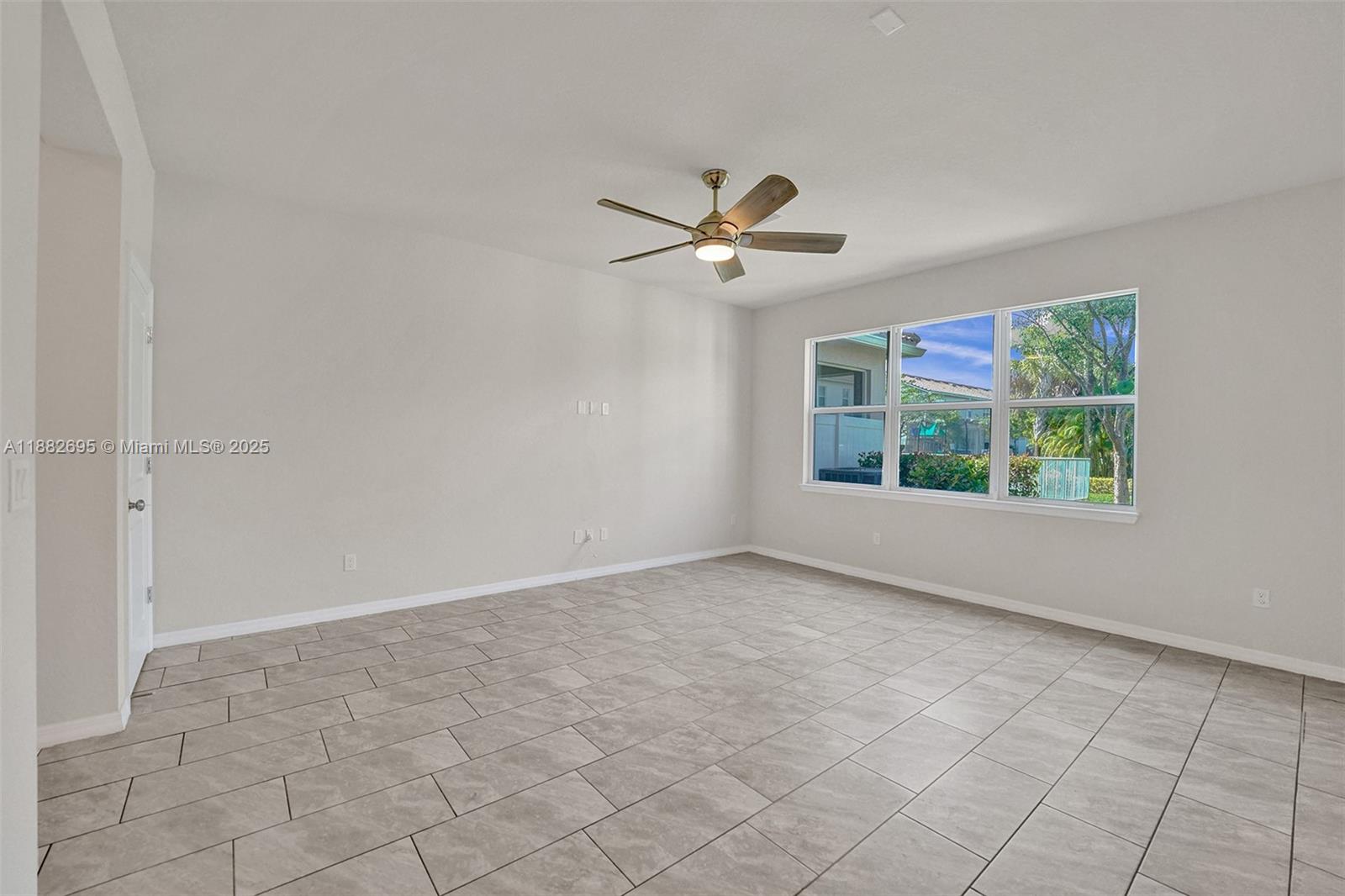 HILLCREST COUNTRY CLUB SO - Residential Lease