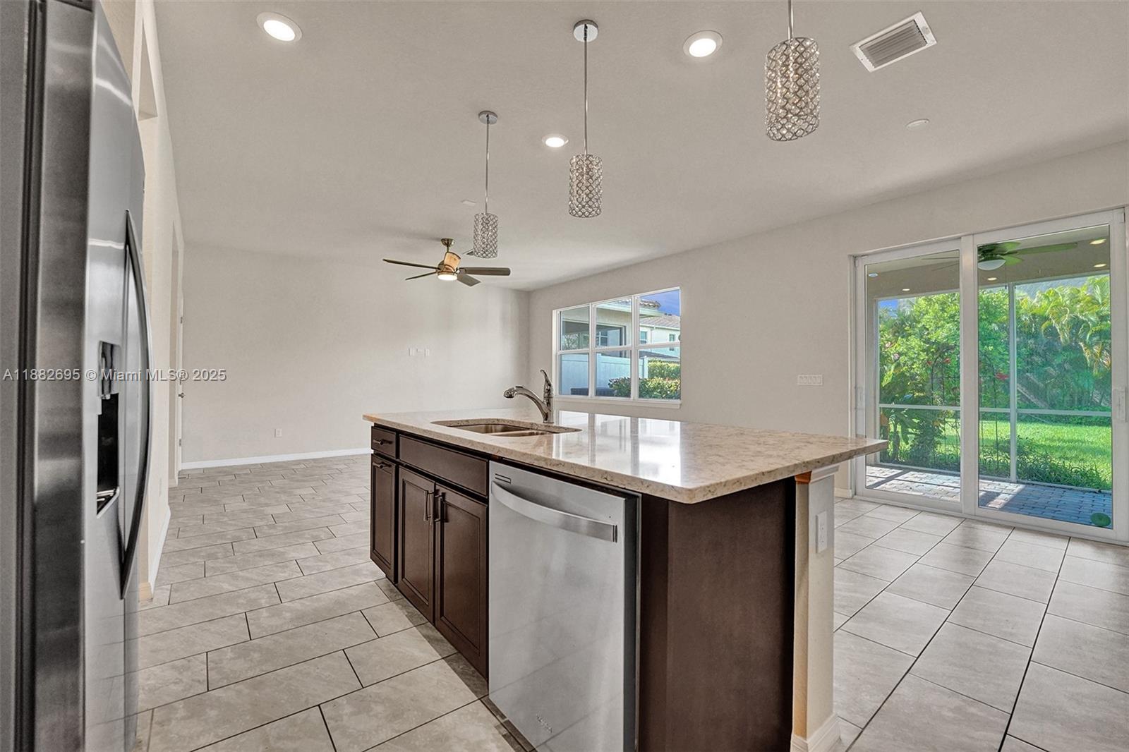 HILLCREST COUNTRY CLUB SO - Residential Lease