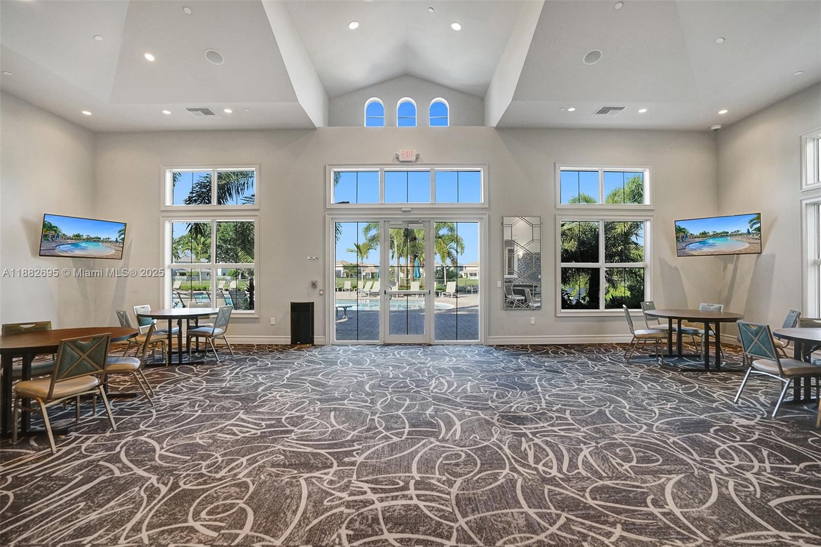 HILLCREST COUNTRY CLUB SO - Residential Lease