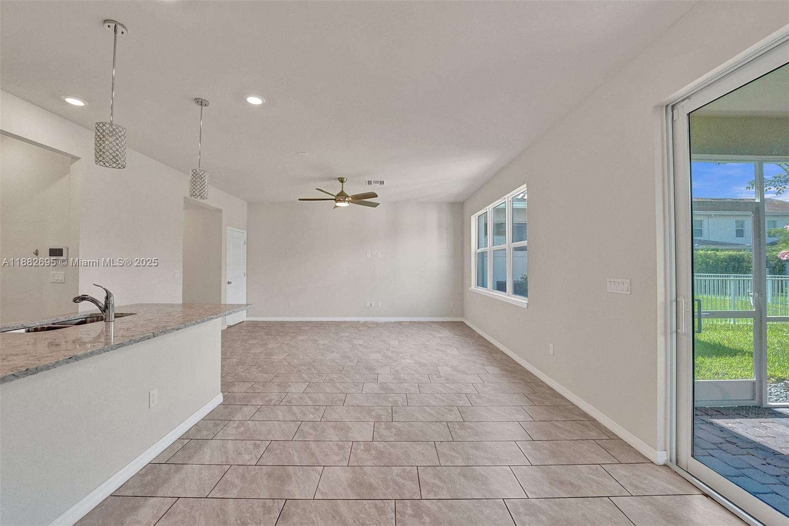 HILLCREST COUNTRY CLUB SO - Residential Lease