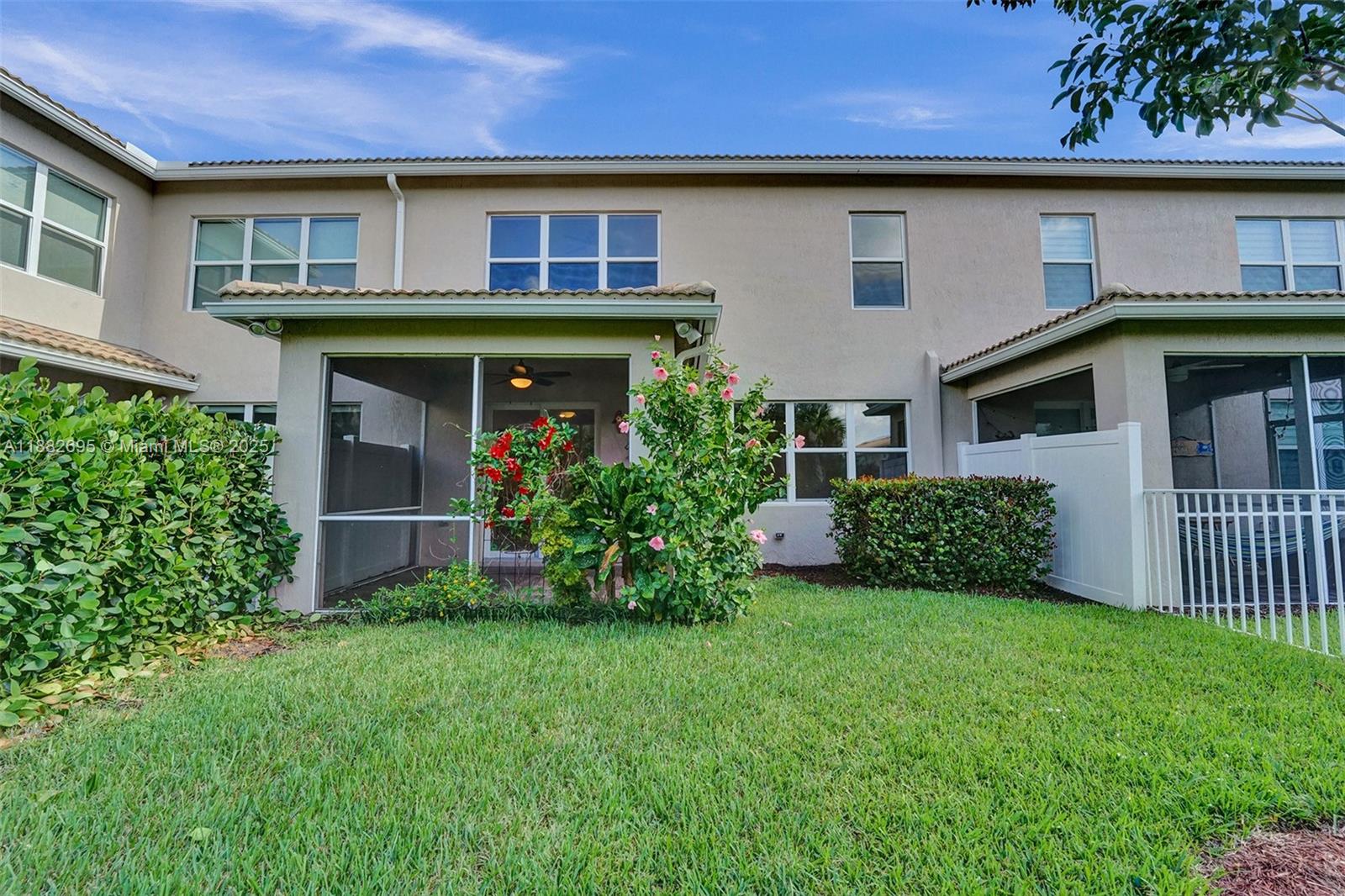 HILLCREST COUNTRY CLUB SO - Residential Lease