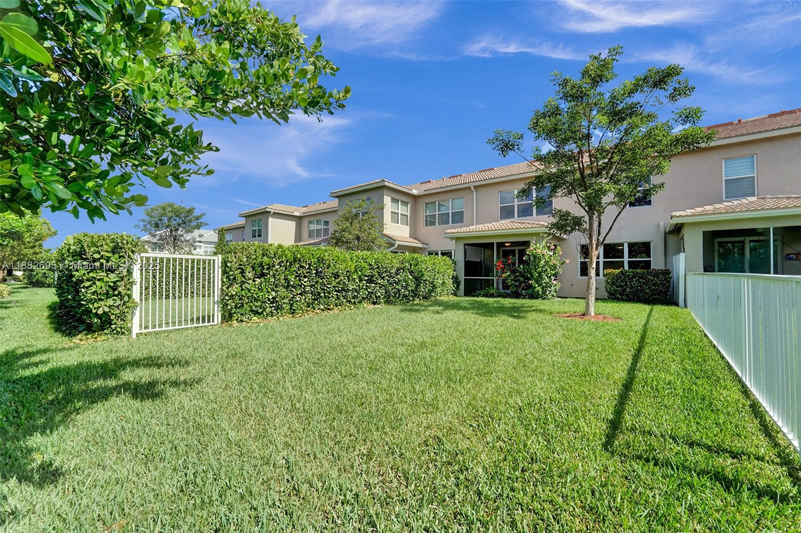 HILLCREST COUNTRY CLUB SO - Residential Lease