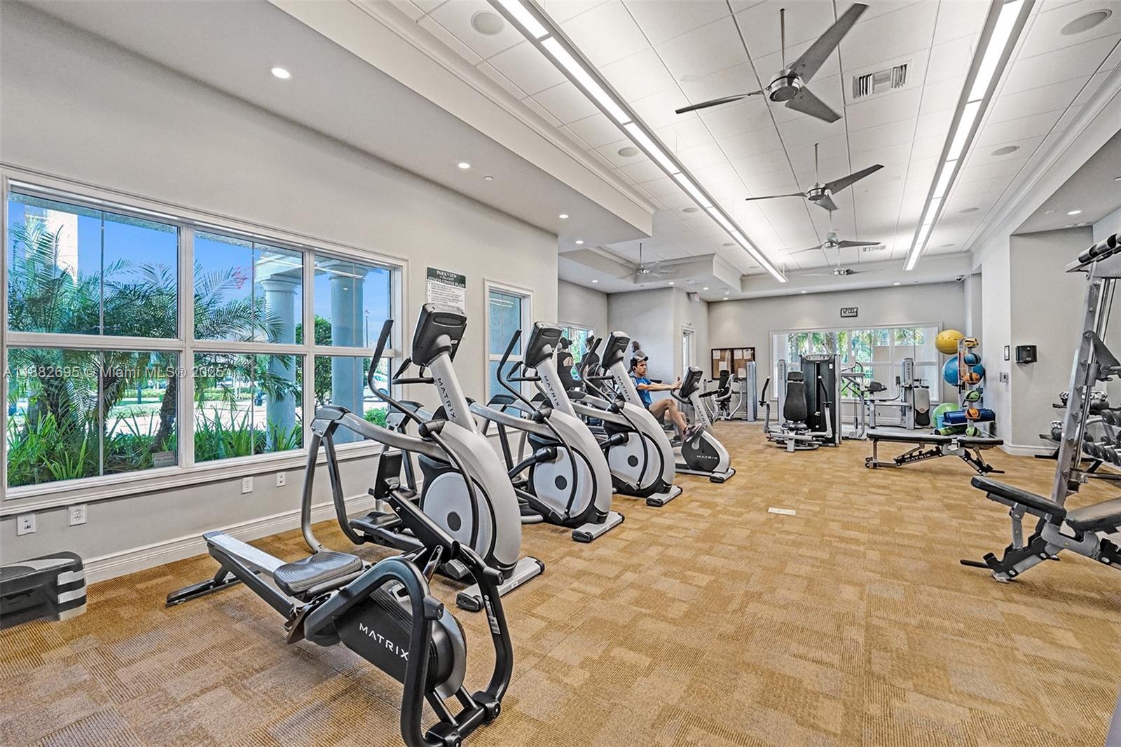 HILLCREST COUNTRY CLUB SO - Residential Lease
