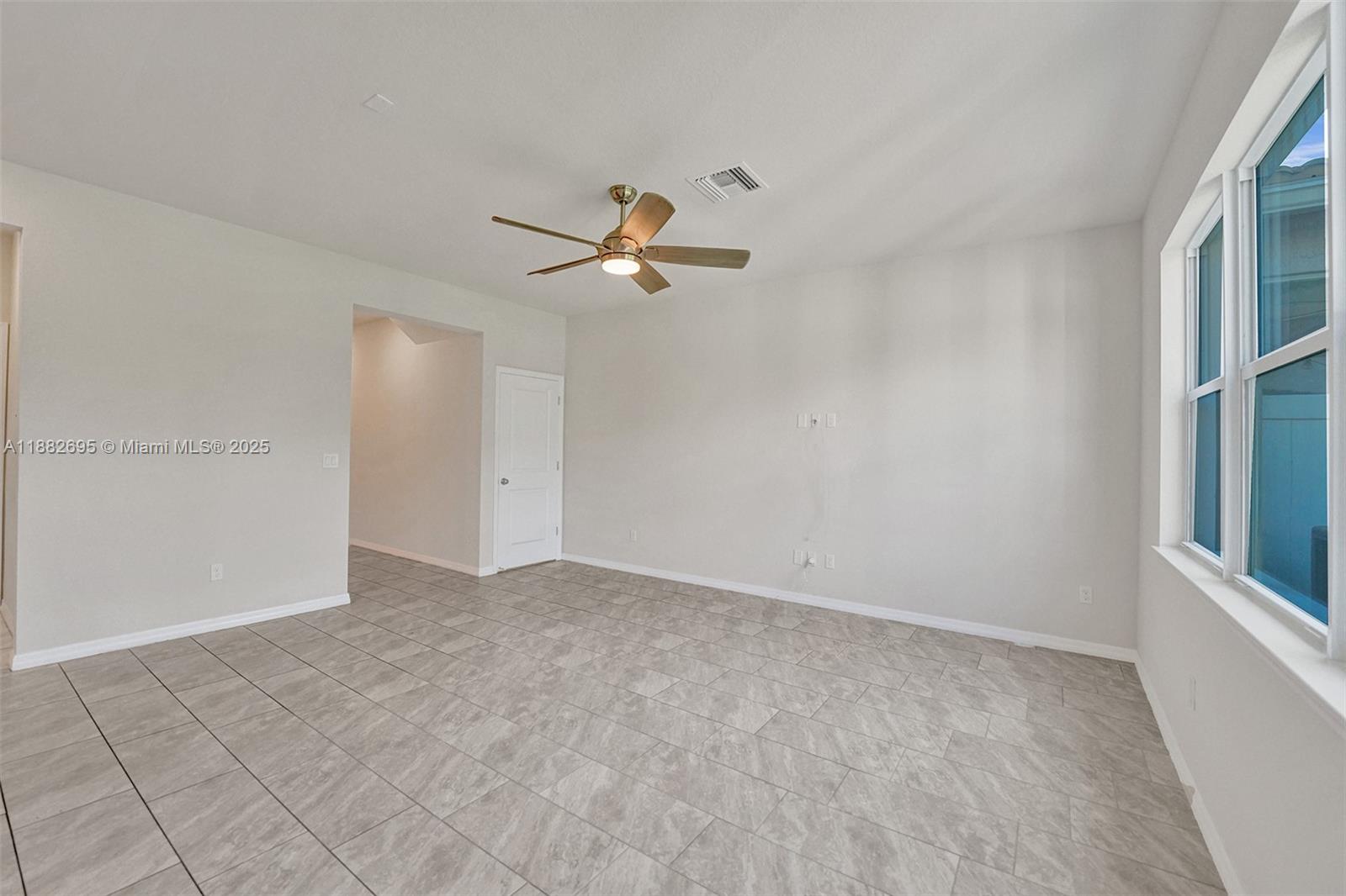 HILLCREST COUNTRY CLUB SO - Residential Lease