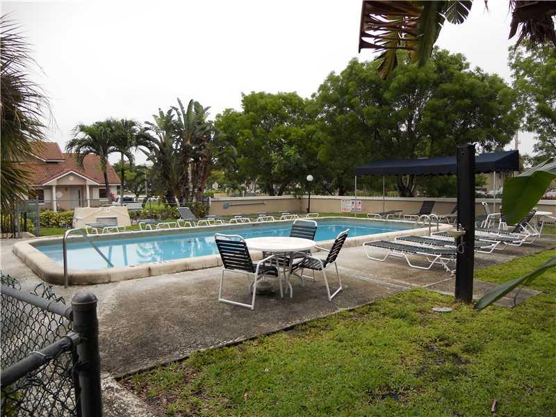 CORAL SPRINGS ESTATE TOWN - Residential Lease