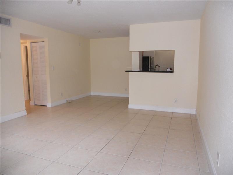 CORAL SPRINGS ESTATE TOWN - Residential Lease