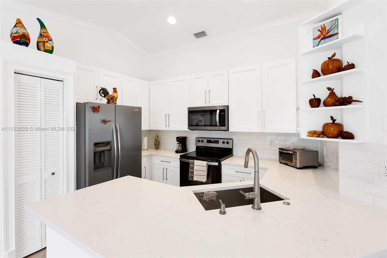Freshly painted bright one story home located in San Sebastian Community. Tastefully upgraded Bathrooms. Brand New kitchen, New Stove and Dishwasher. Screened Patio. Upgraded tile floor throughout the whole house. Volume ceilings, upgraded interior lighting. A+ Schools, walking distance to Eagle Point Elementary. Easy access to I-75, surrounded by shopping and restaurants. The house is in excellent conditions.Come and see it today