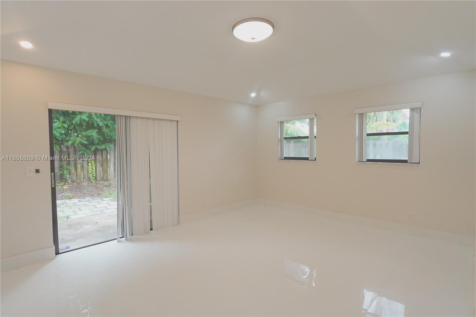 VILLAS DE LA COSTA CONDO - Residential Lease