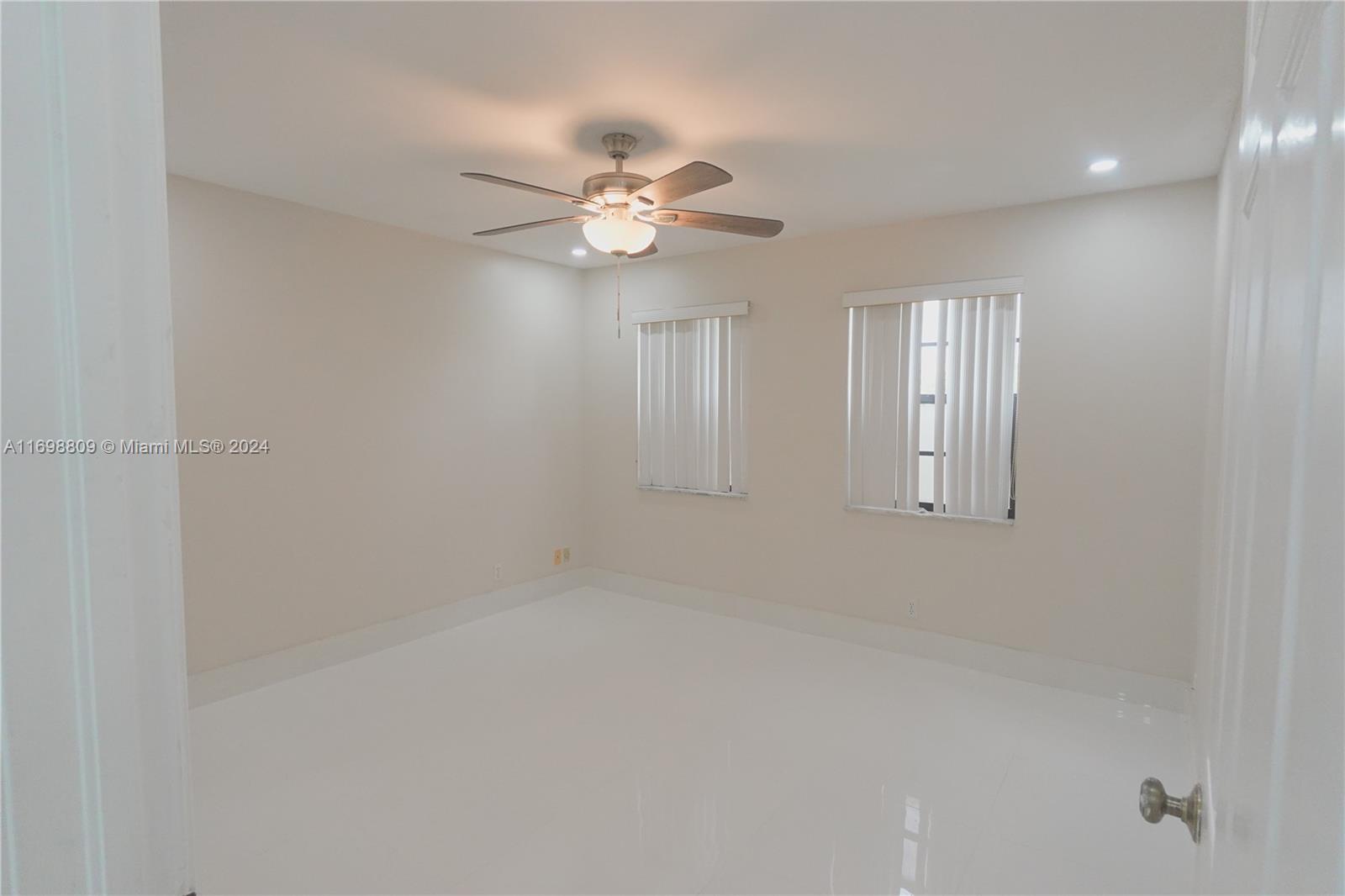 VILLAS DE LA COSTA CONDO - Residential Lease
