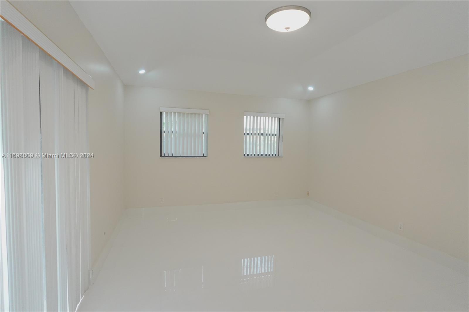 VILLAS DE LA COSTA CONDO - Residential Lease