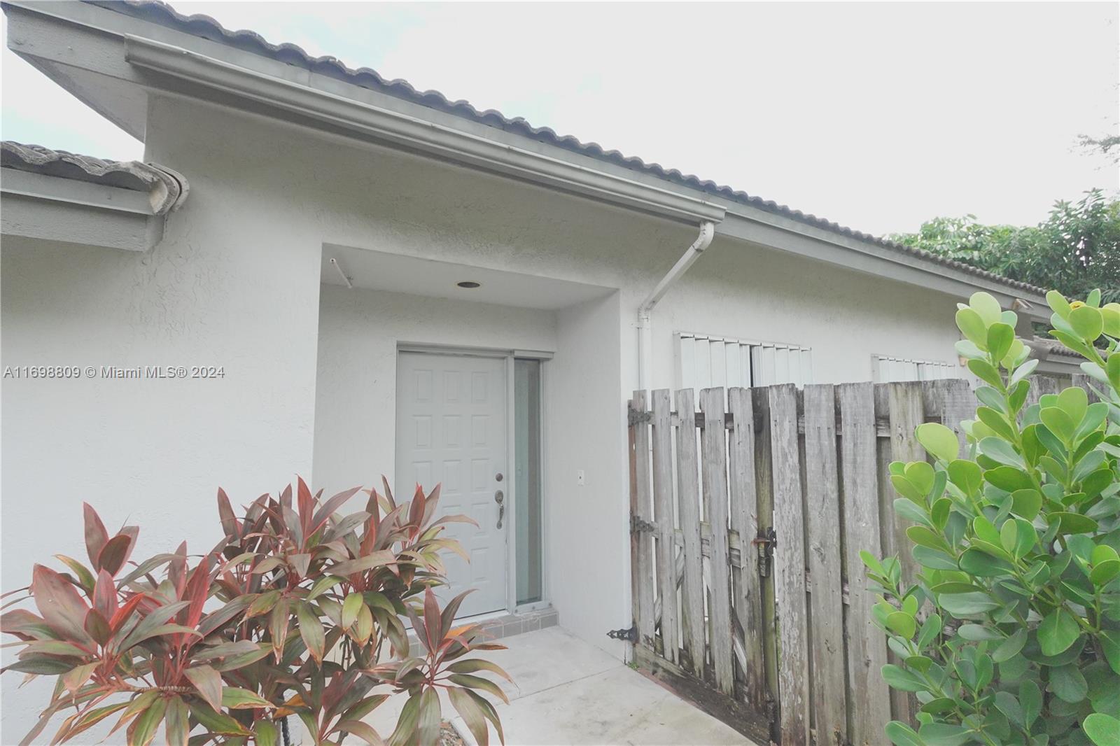 VILLAS DE LA COSTA CONDO - Residential Lease
