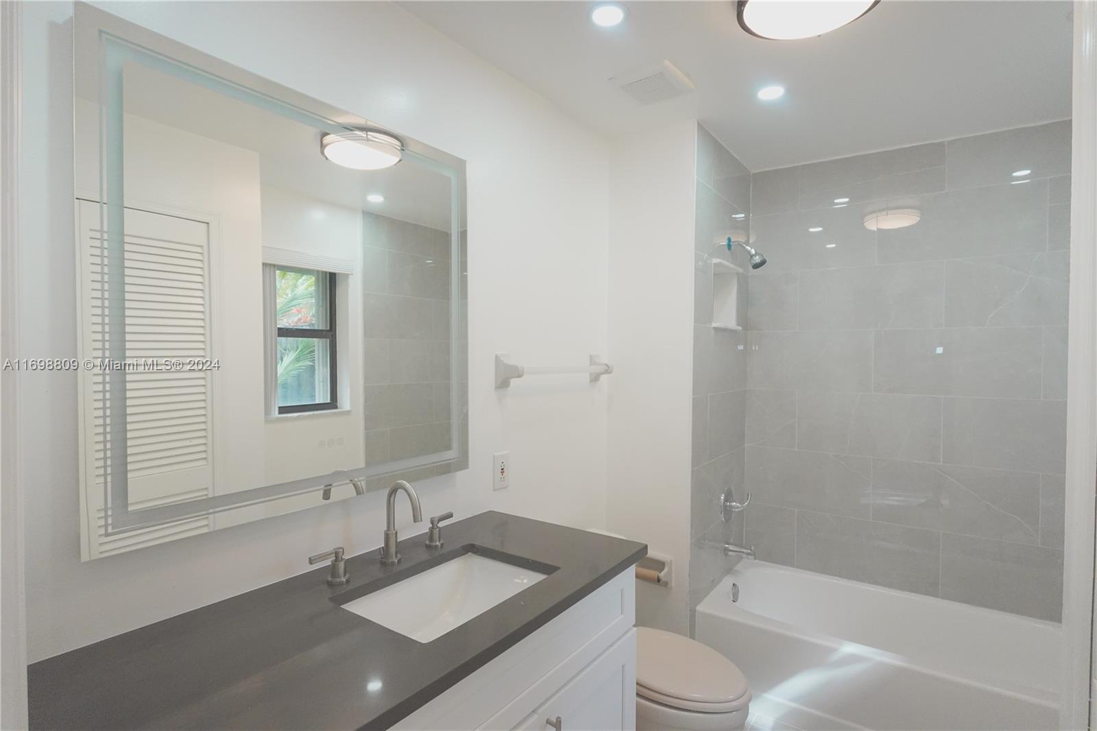 VILLAS DE LA COSTA CONDO - Residential Lease