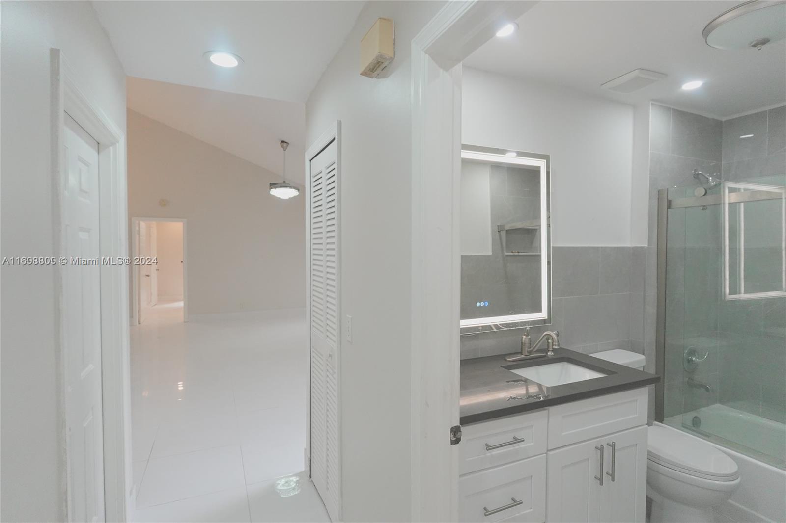 VILLAS DE LA COSTA CONDO - Residential Lease