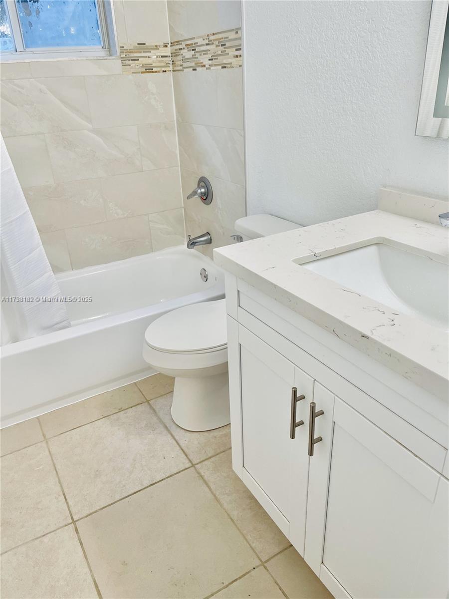 EDGEWATER OF CORAL GABLES - Residential Lease