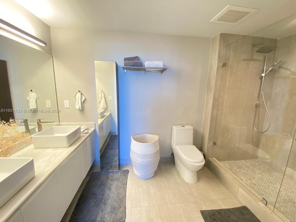 BLUE CONDO - Residential Lease