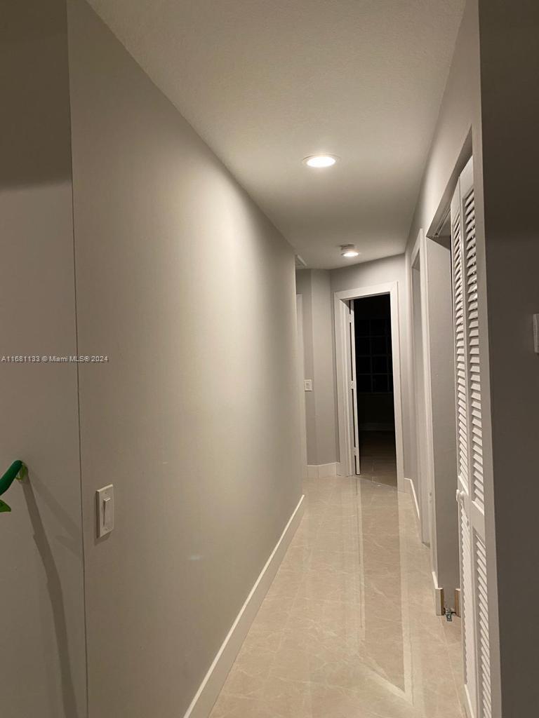 BLUE CONDO - Residential Lease